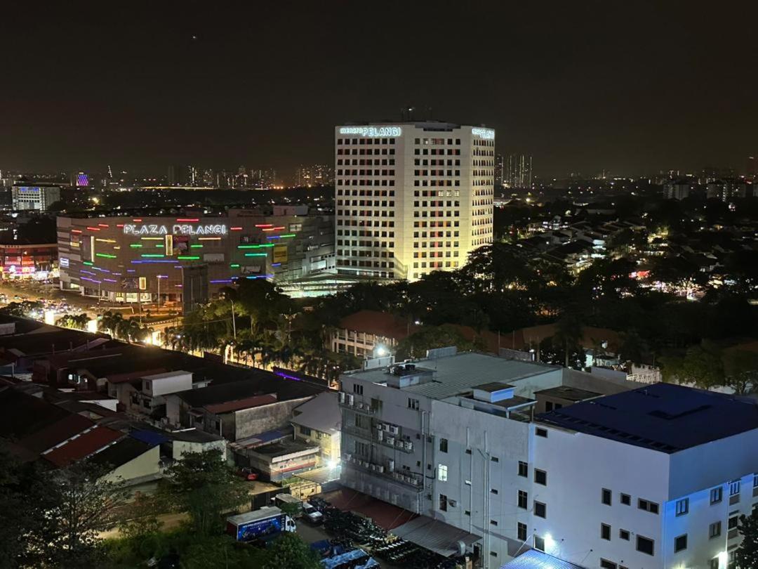 Twin Galaxy city view 2 Bedroom with balcony