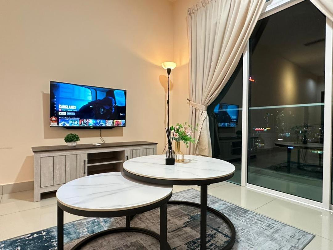 Twin Galaxy city view 2 Bedroom with balcony