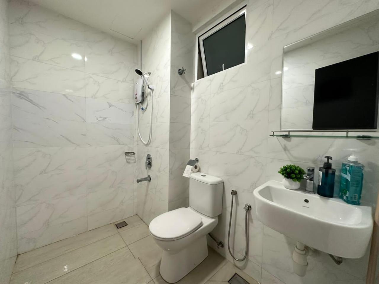 Twin Galaxy city view 2 Bedroom with balcony