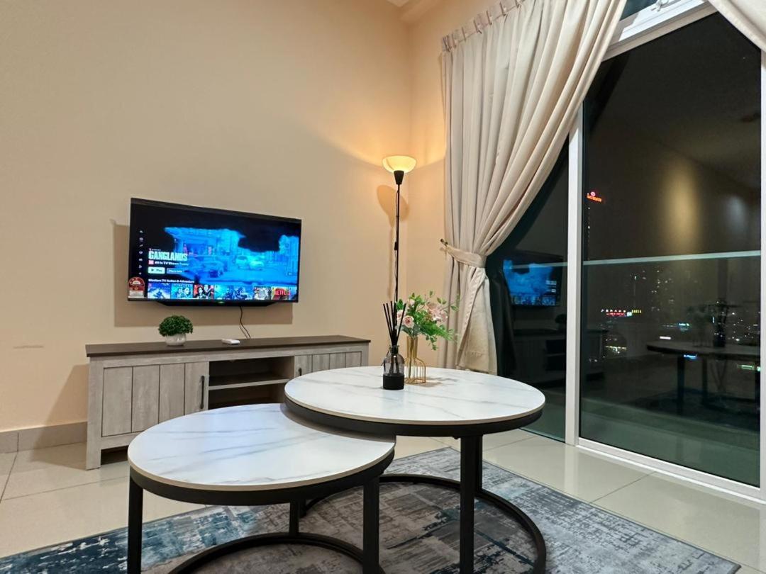 Twin Galaxy city view 2 Bedroom with balcony