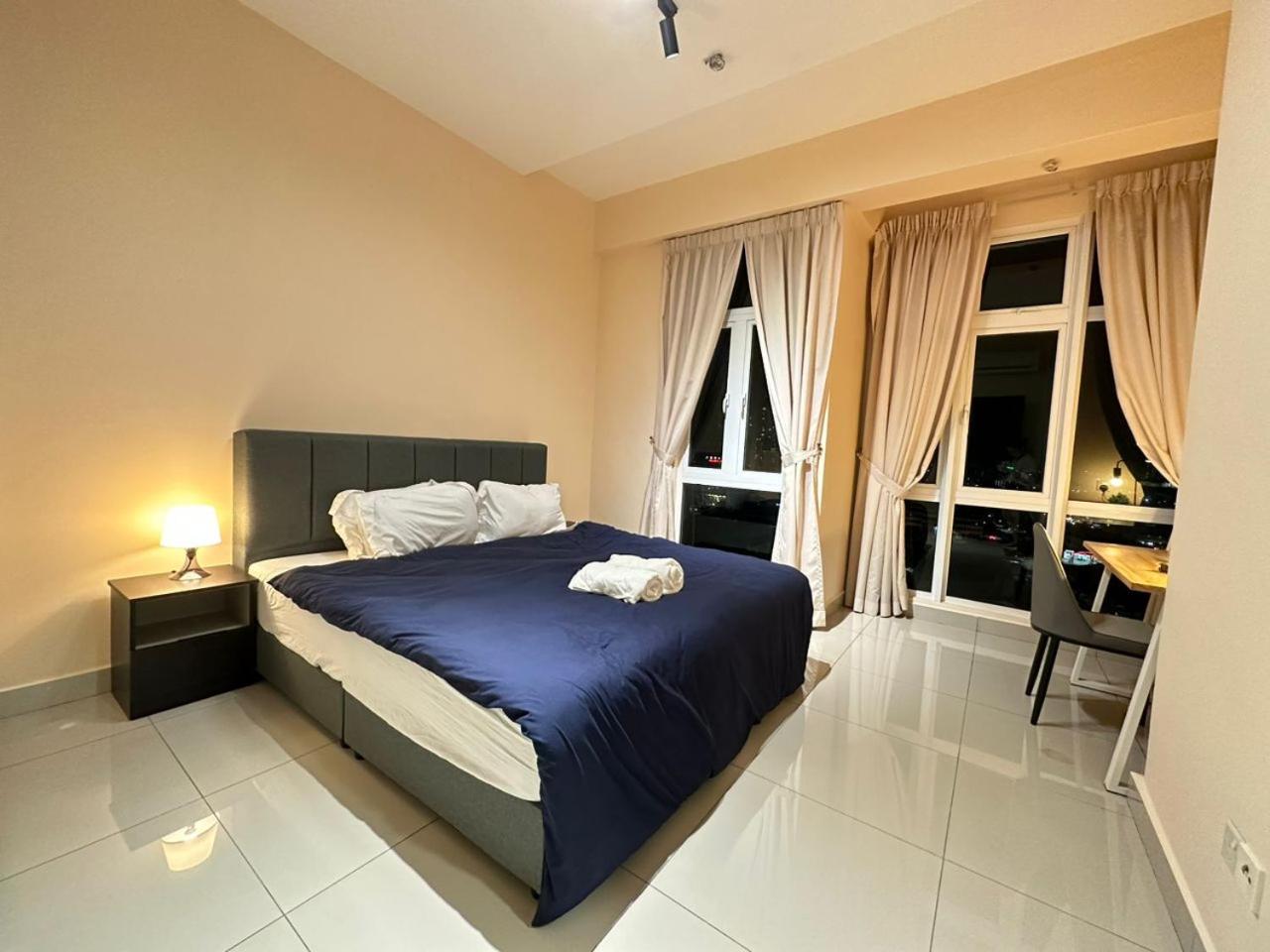 Twin Galaxy city view 2 Bedroom with balcony