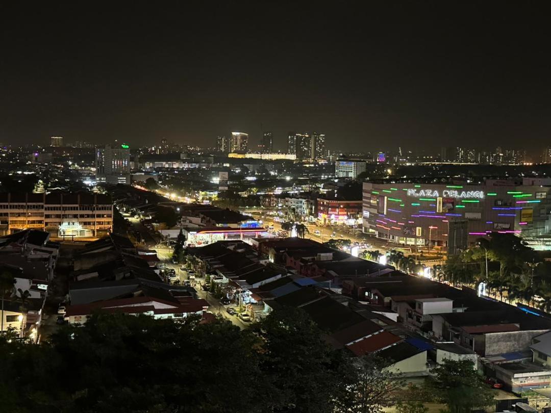 Twin Galaxy city view 2 Bedroom with balcony