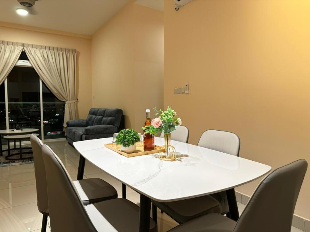 Twin Galaxy city view 2 Bedroom with balcony