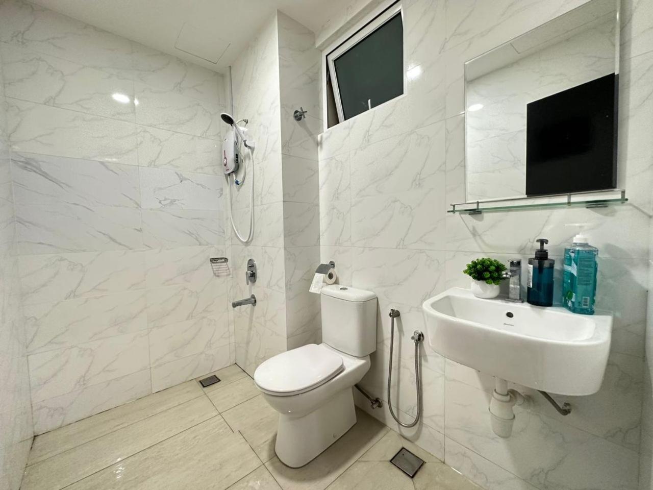 Twin Galaxy city view 2 Bedroom with balcony