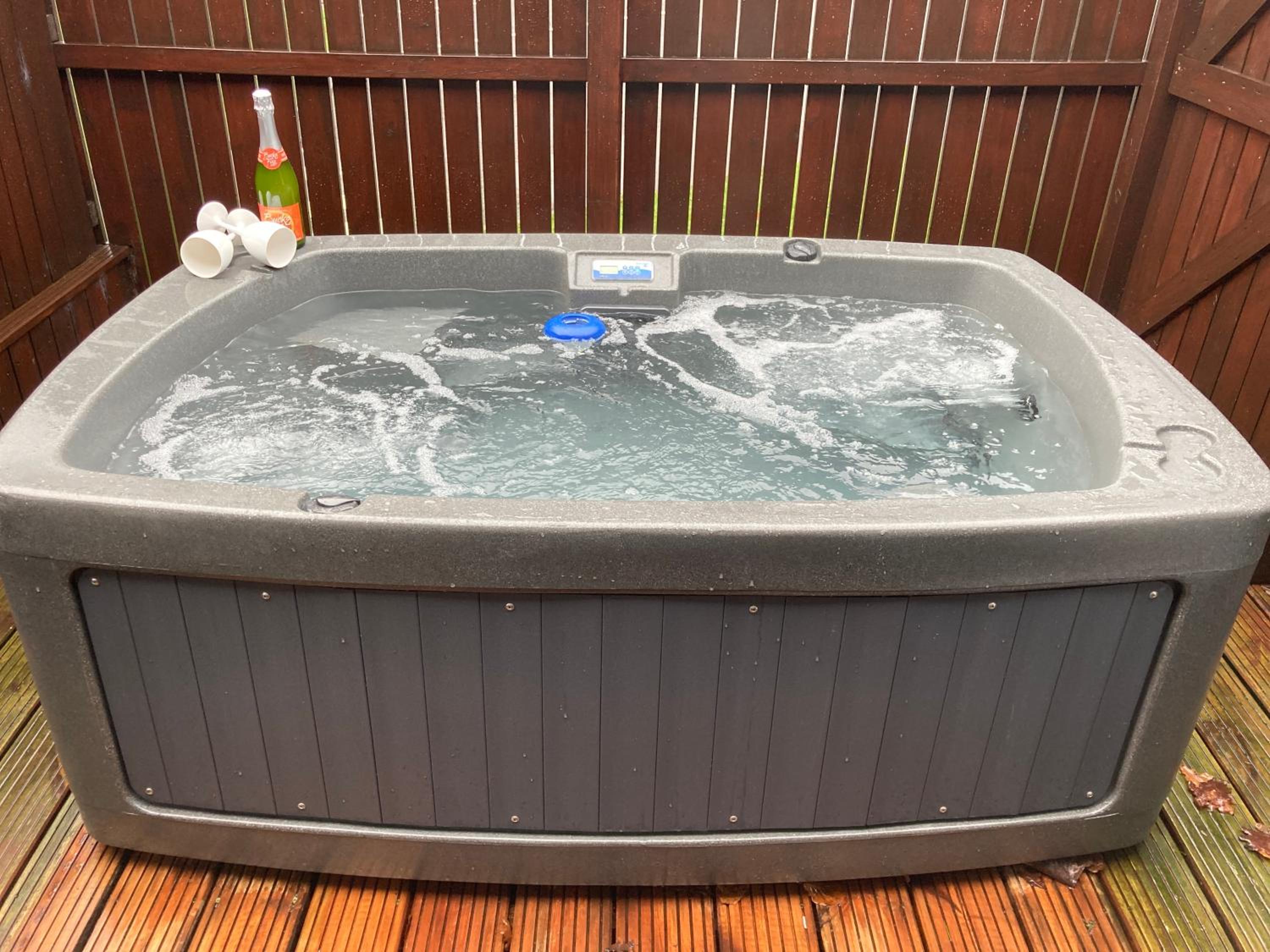 Bluebell Lodge 5 with Hot Tub