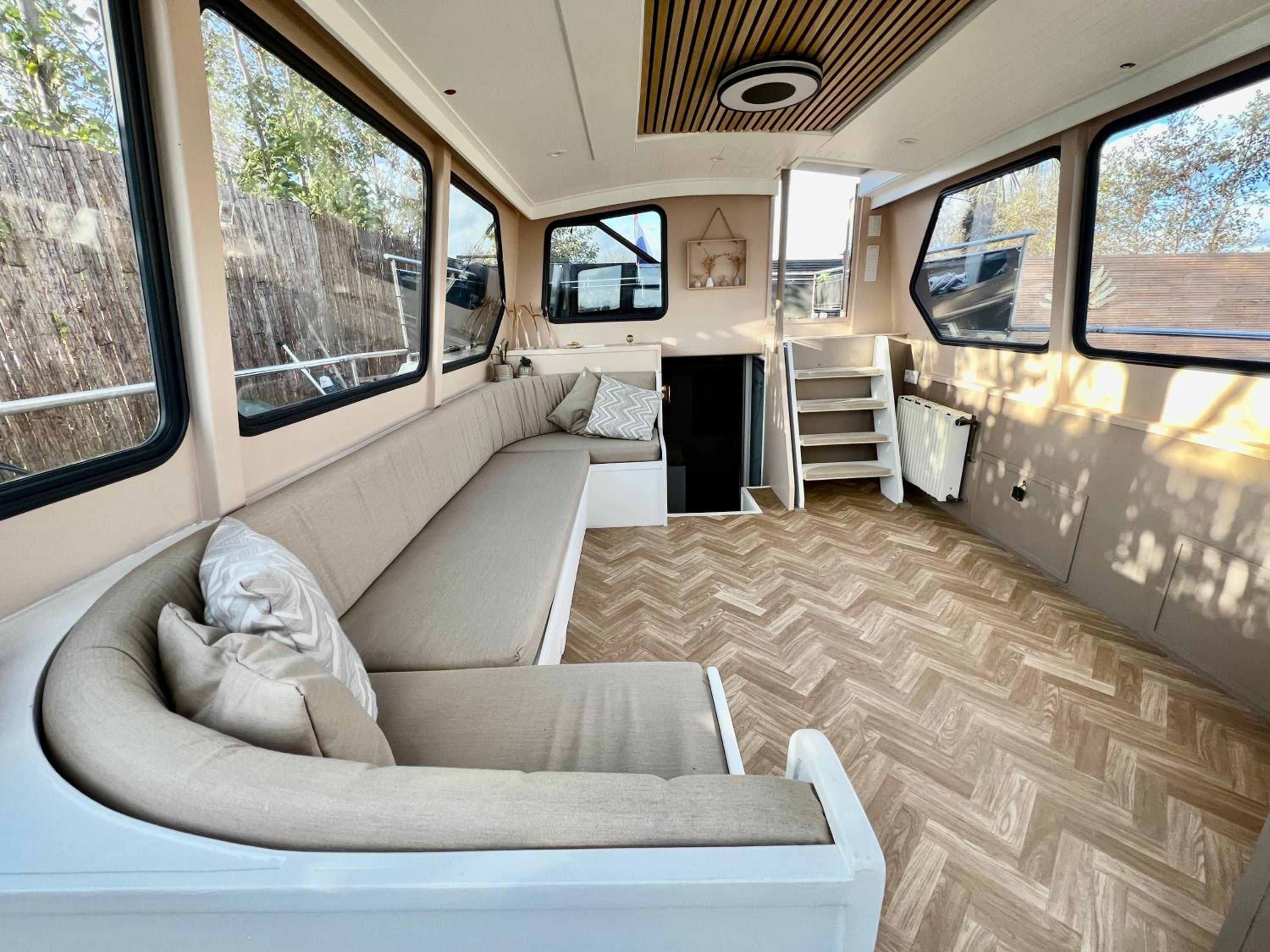 NEW - LITTLE IBIZA, on a lake near Amsterdam, with HOT TUB! view 3