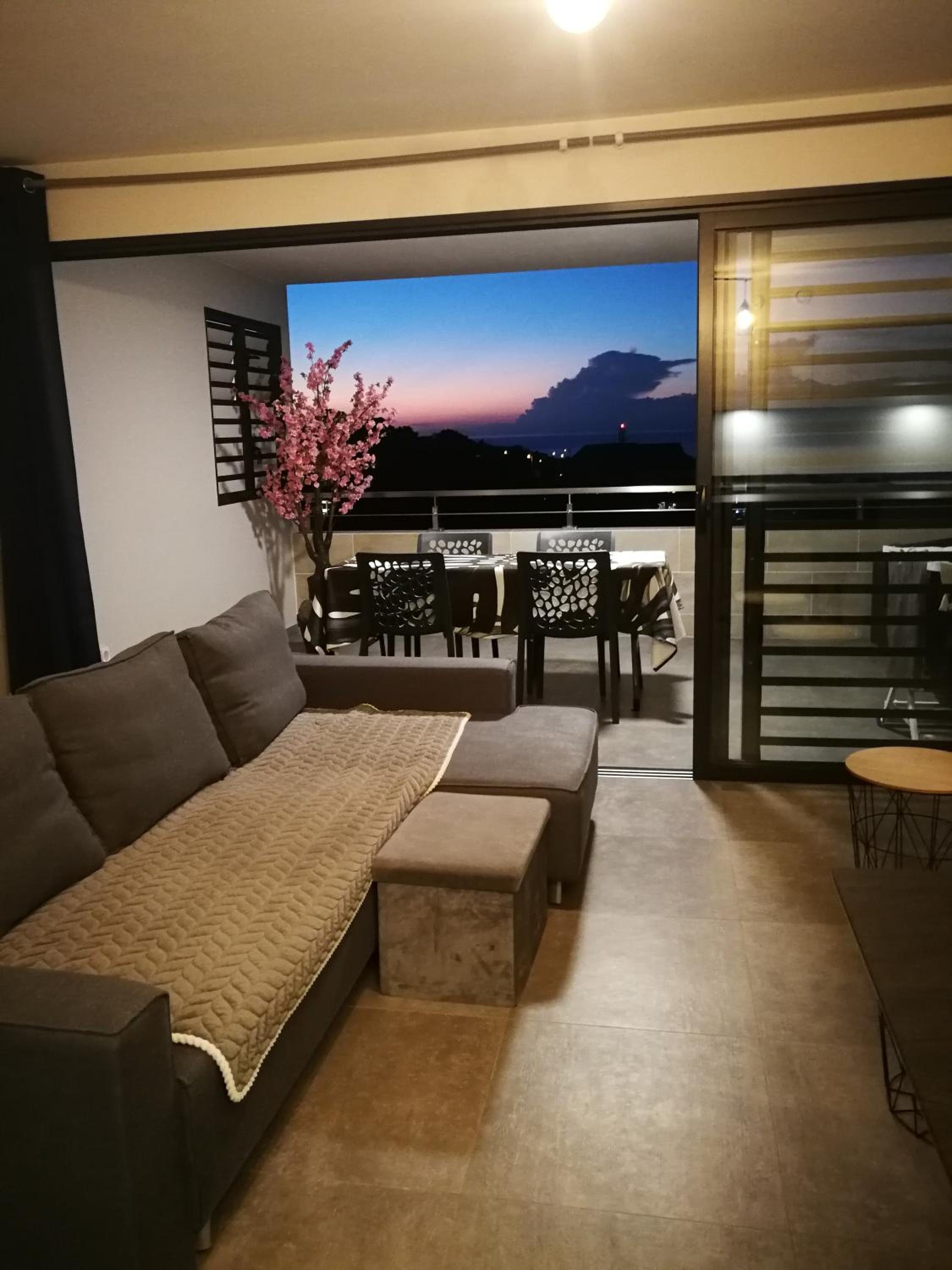 Charmant F2 à SkyNui, piscine de 25m et vue mer view 2