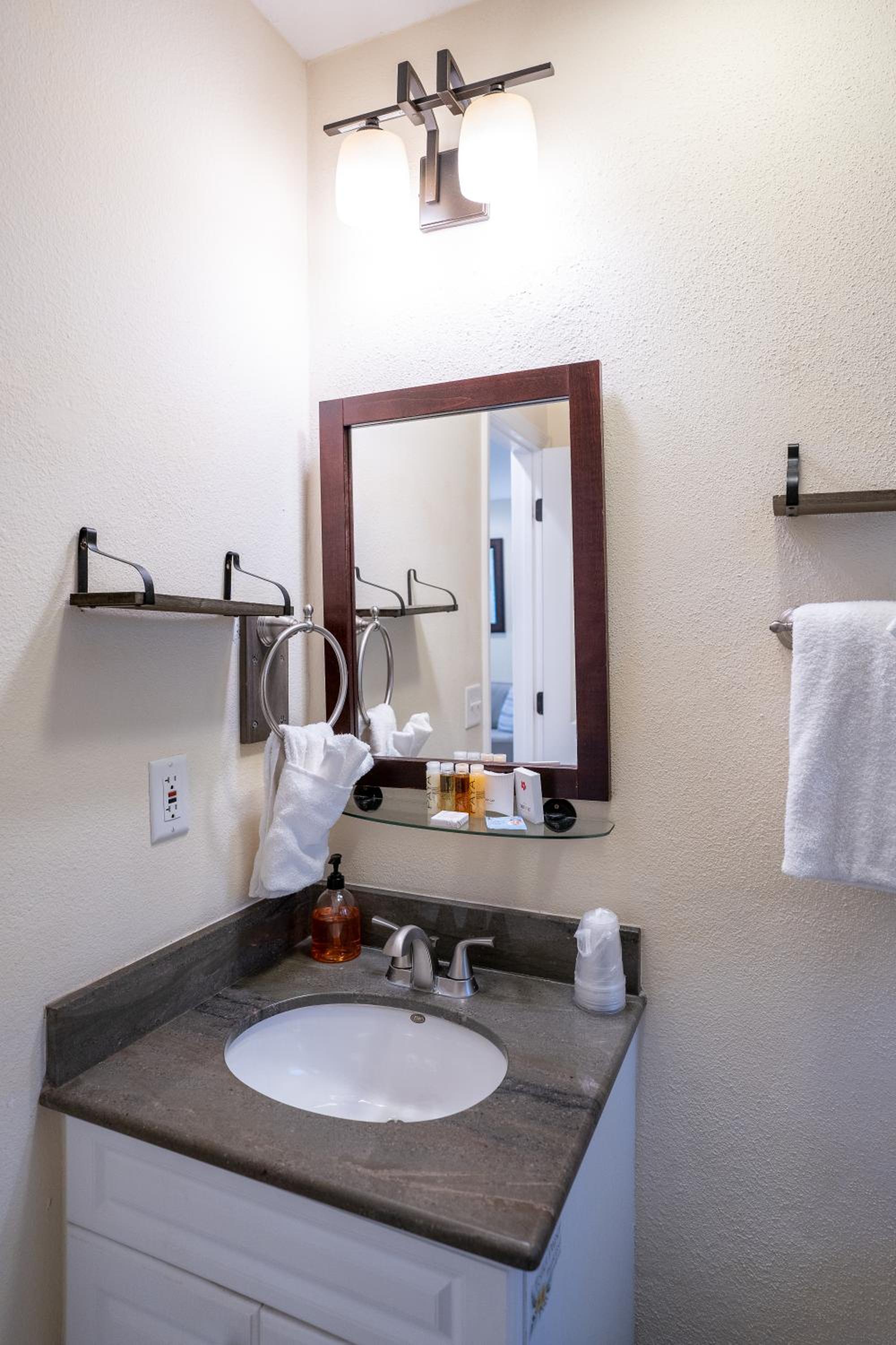 The Capri at Siesta - Property Image 33