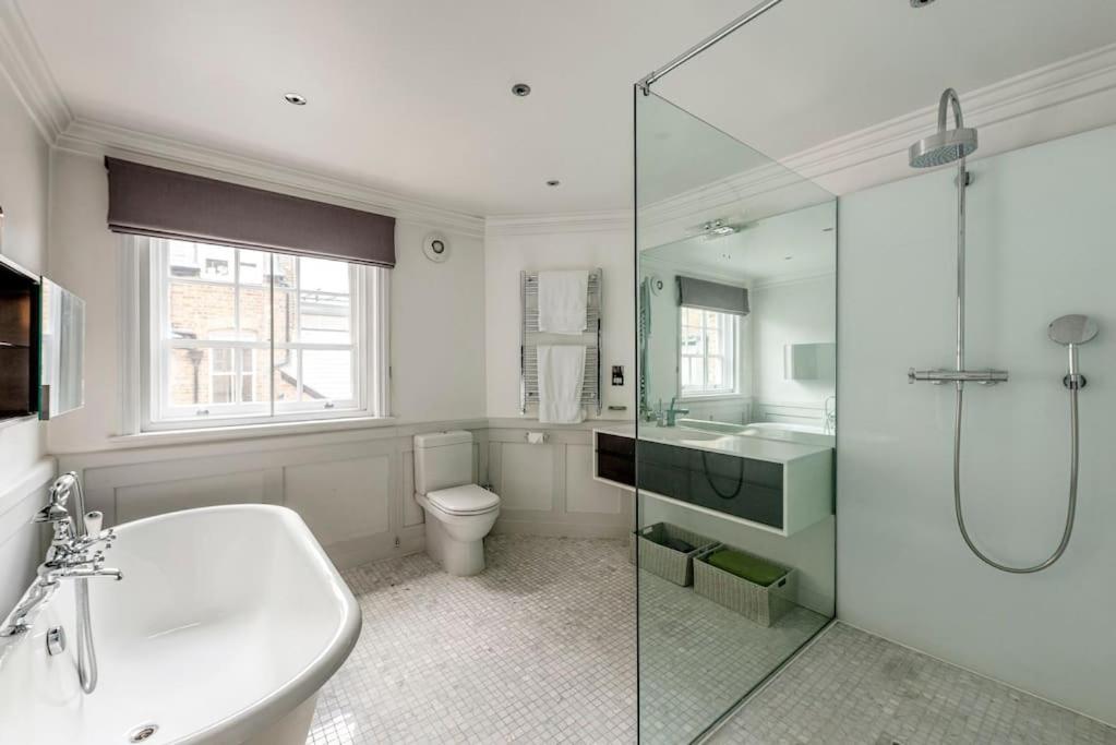 Stunning 3 Bed Townhouse in the heart of Mayfair