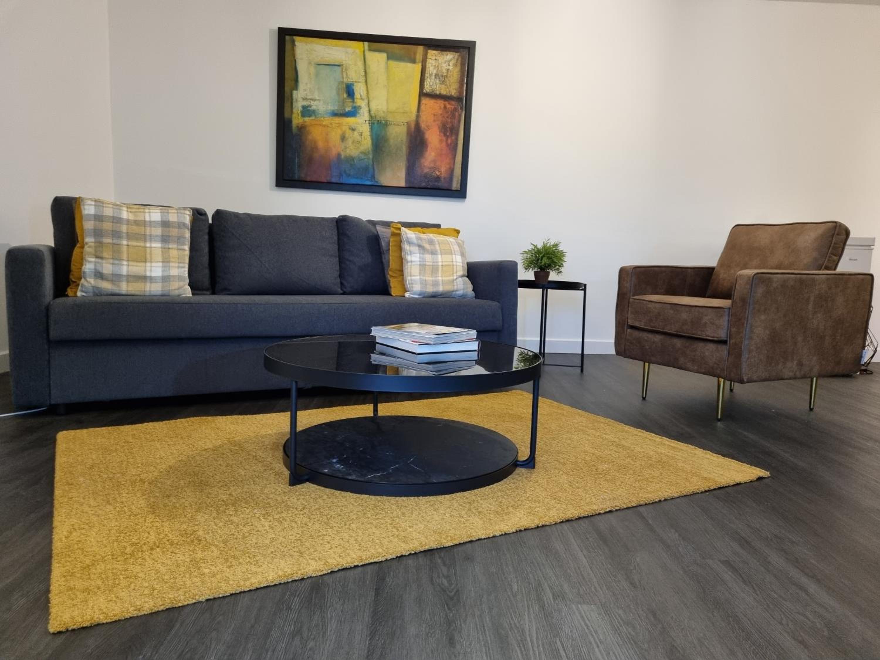 Spacious London apartment 5 min walk to Leytonstone Underground Station and 5 stops to zone 1