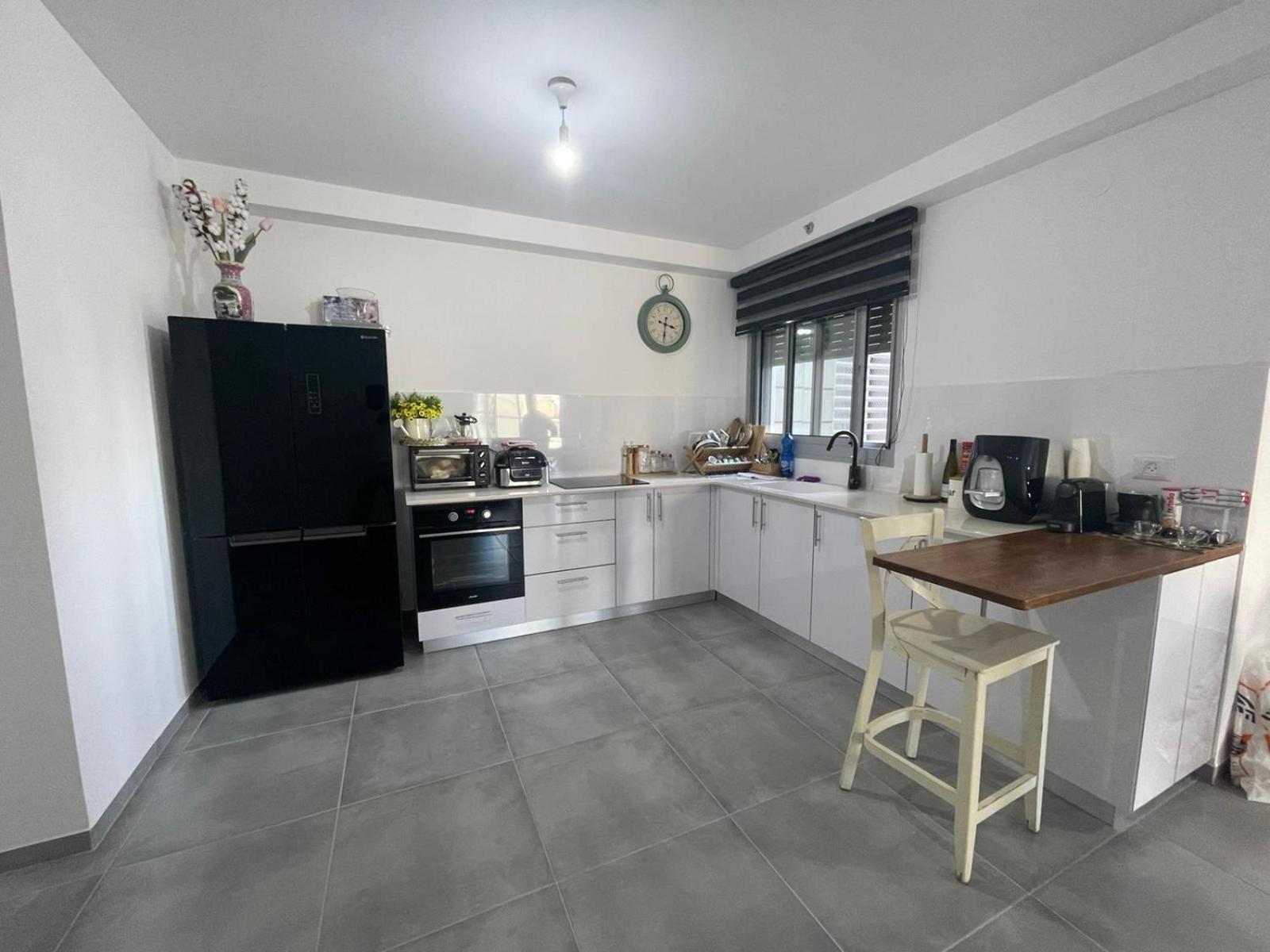 Luxury boutique apartment with balcony and sea view 3BR view 5