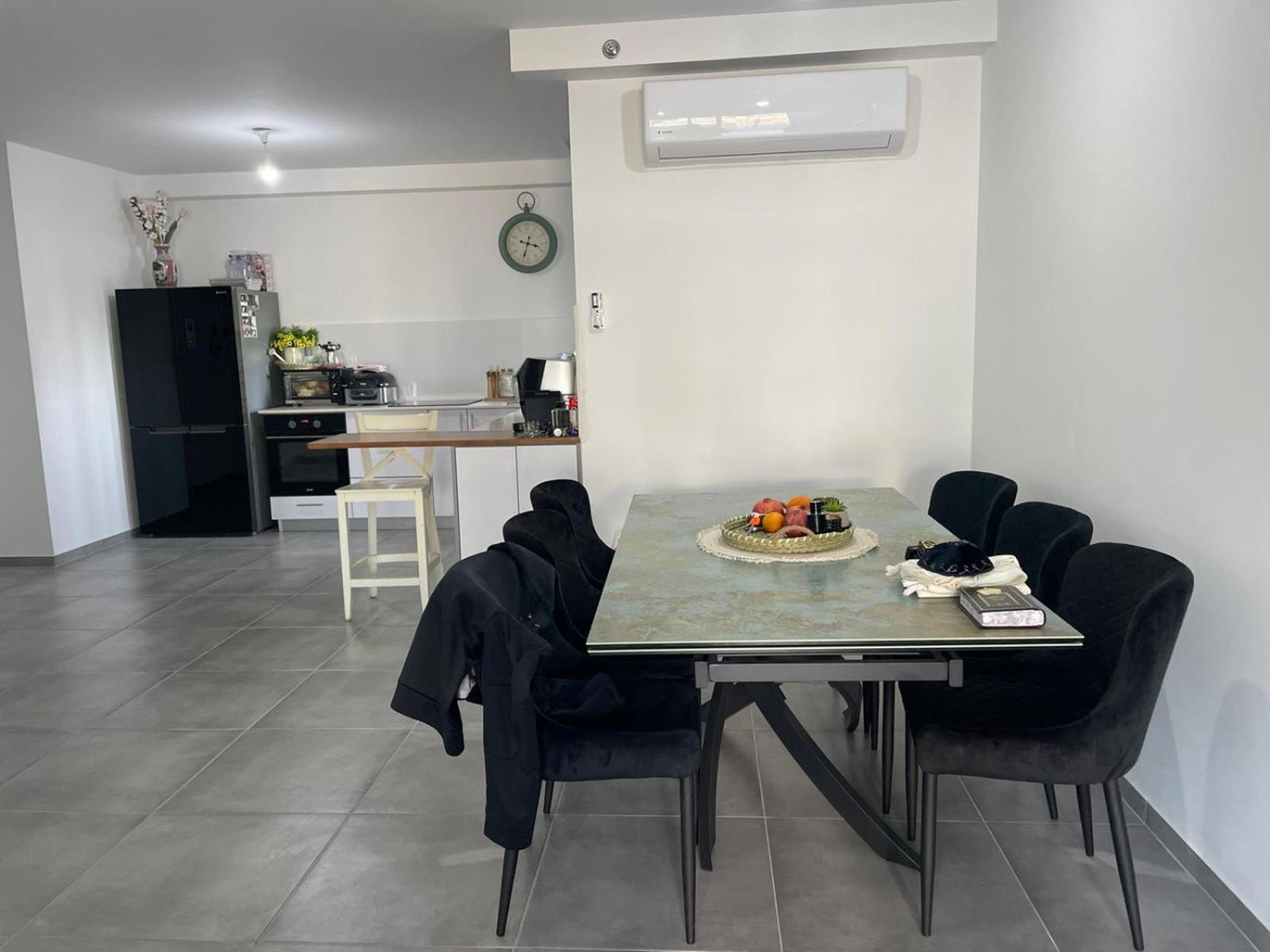 Luxury boutique apartment with balcony and sea view 3BR view 4