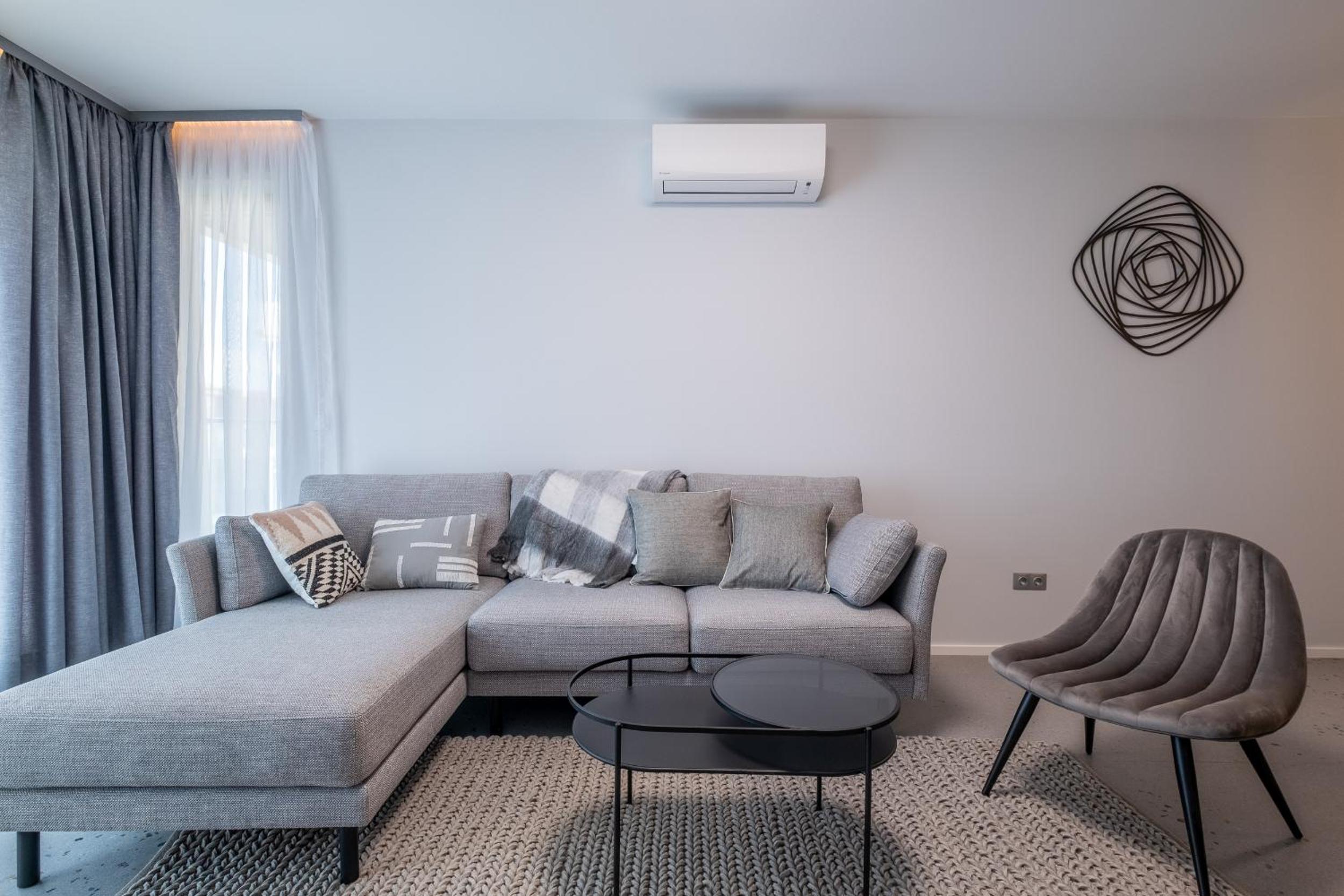 Emirates Luxury Apartment Free Parking Terrace