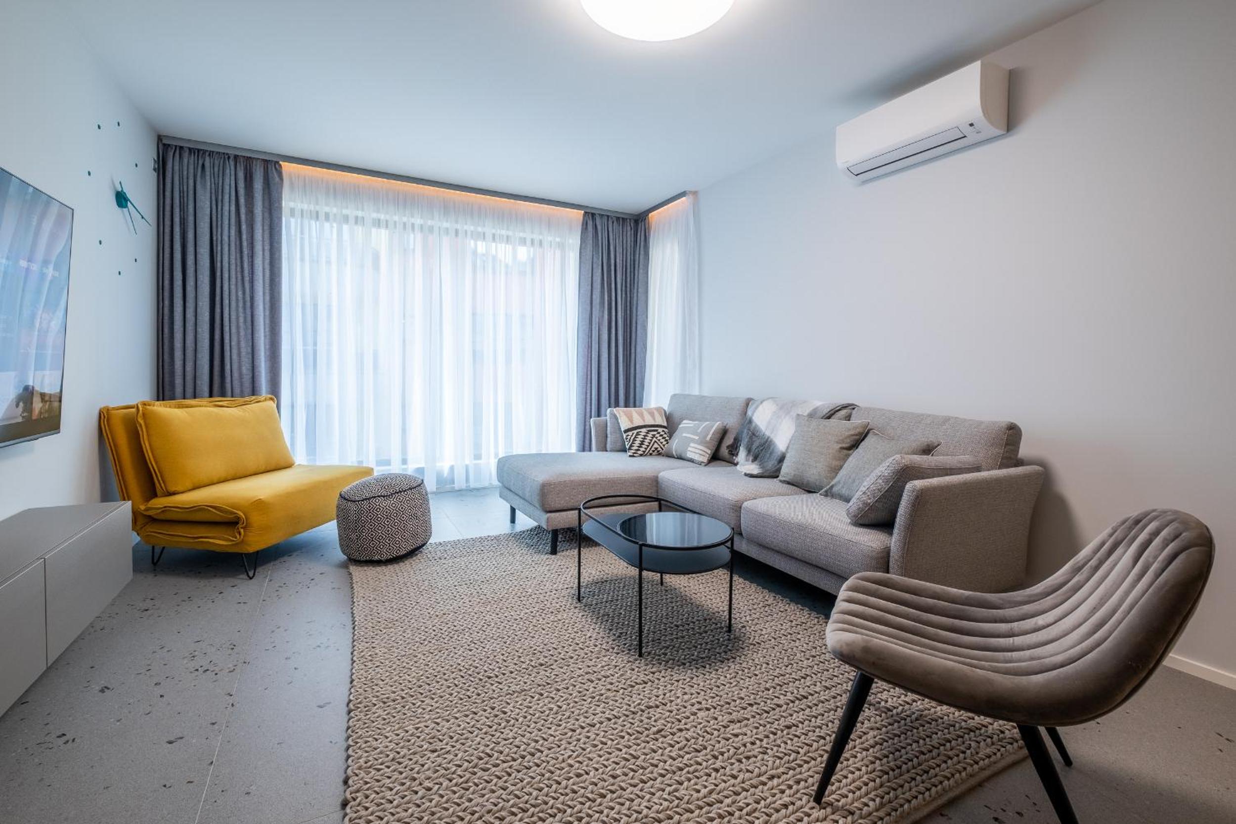 Emirates Luxury Apartment Free Parking Terrace