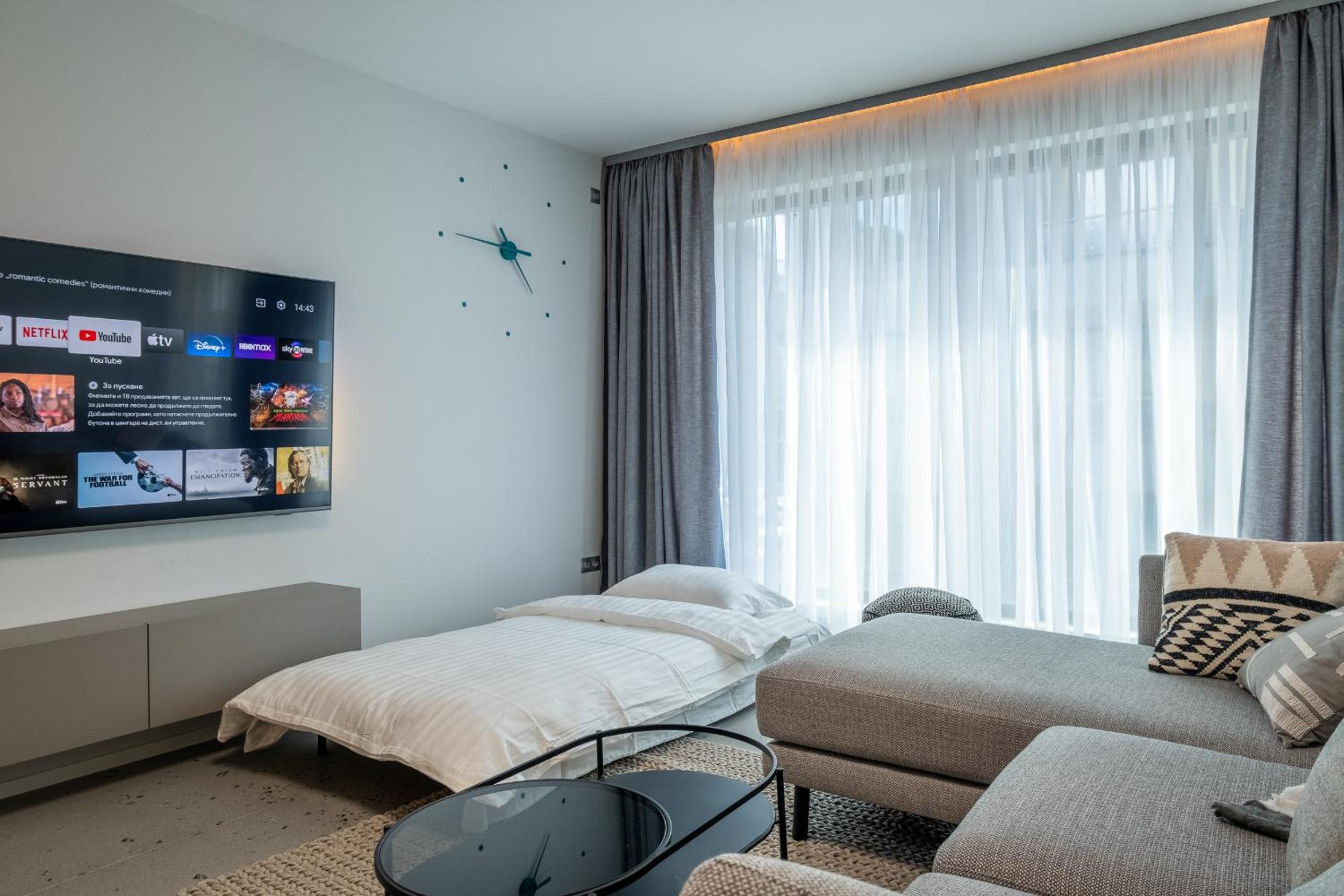 Emirates Luxury Apartment Free Parking Terrace