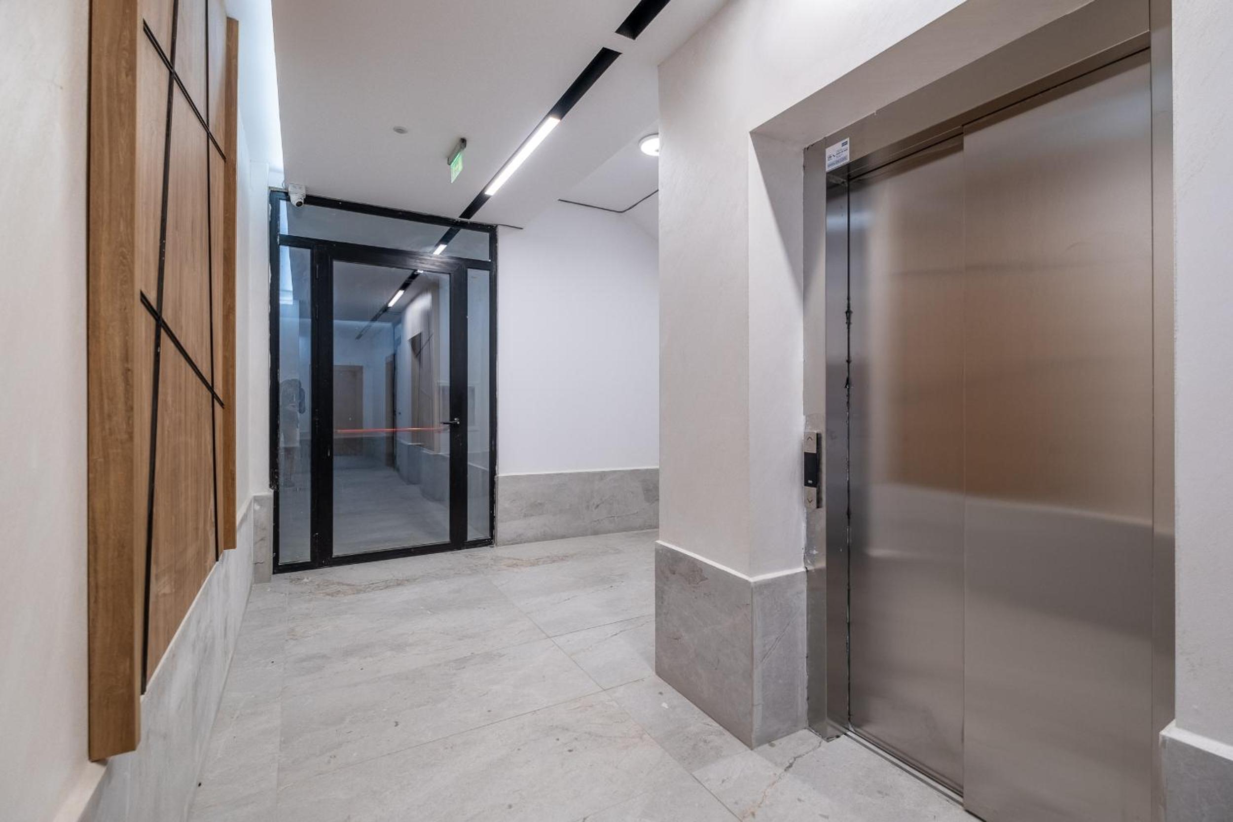 Emirates Luxury Apartment Free Parking Terrace