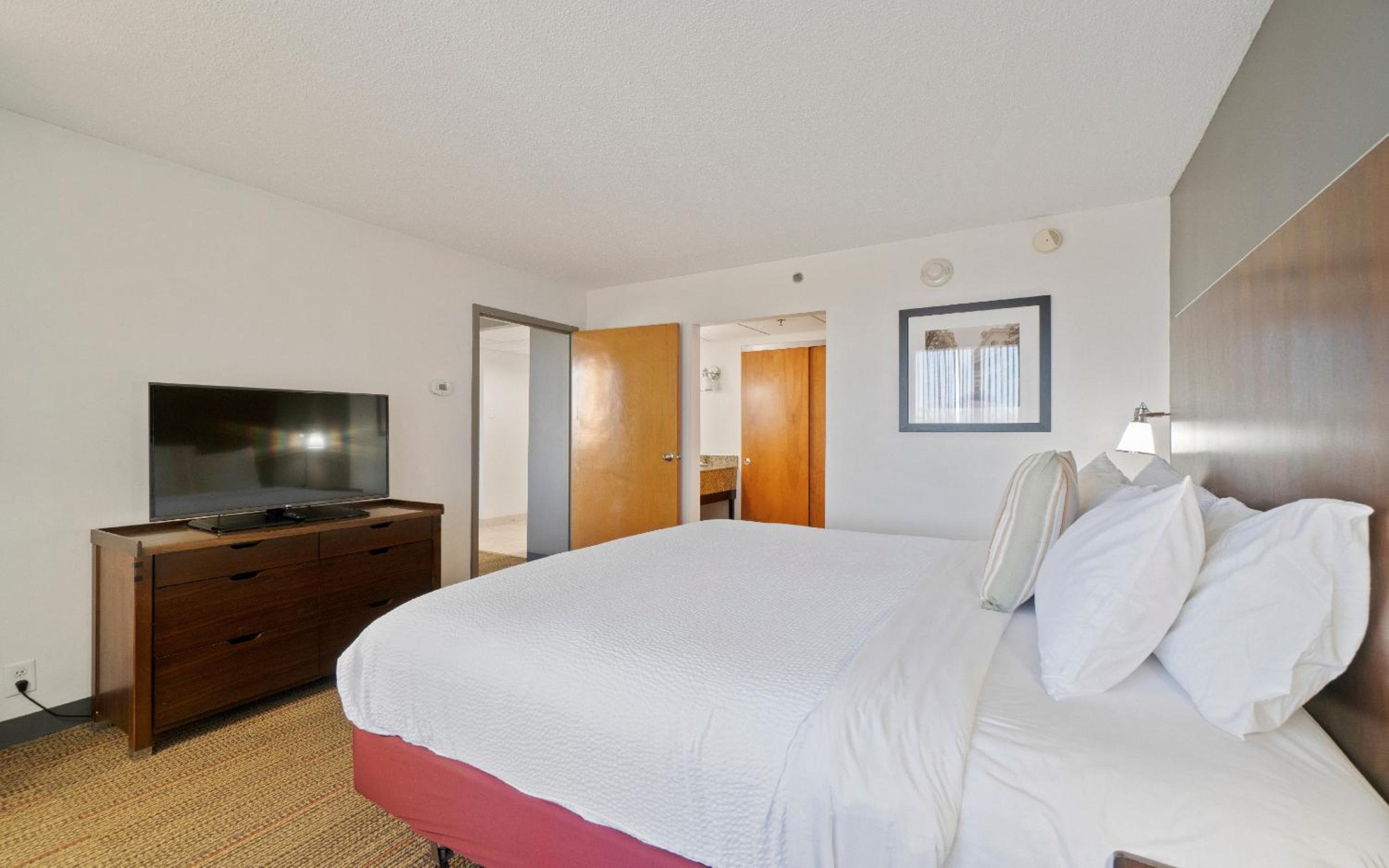 315 LoSo Hotel Airport