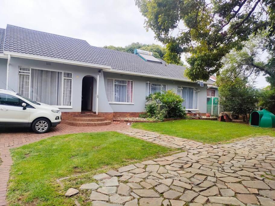 Sabie House -3 bedrooms, OR Tambo, Kempton Park, Johannesburg