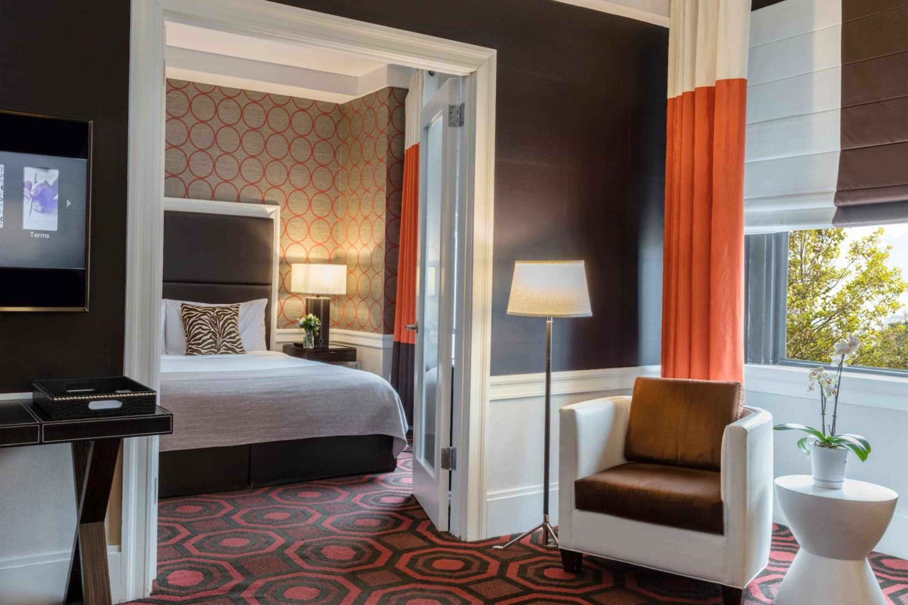 Empire Hotel 31