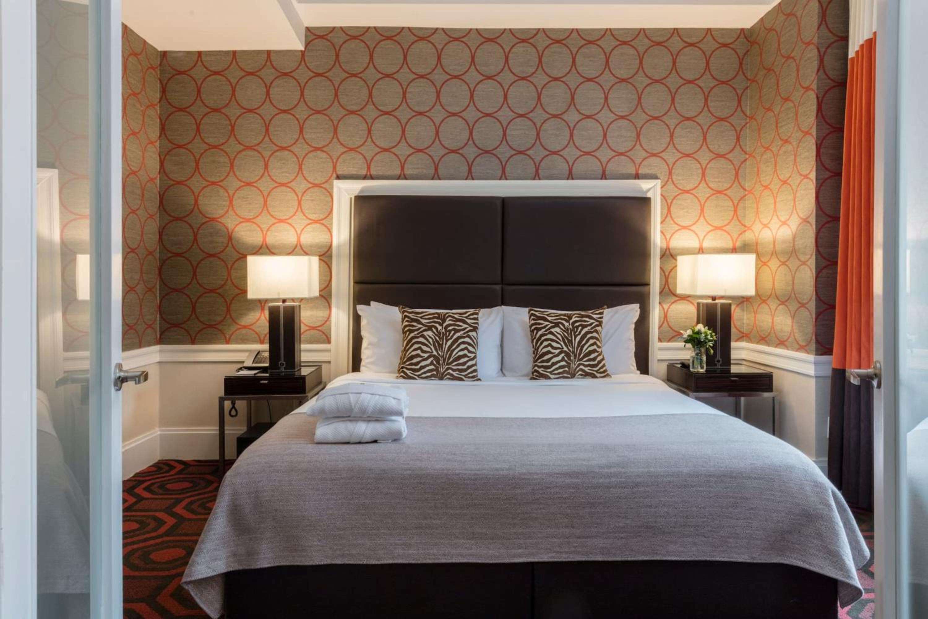 Empire Hotel 29