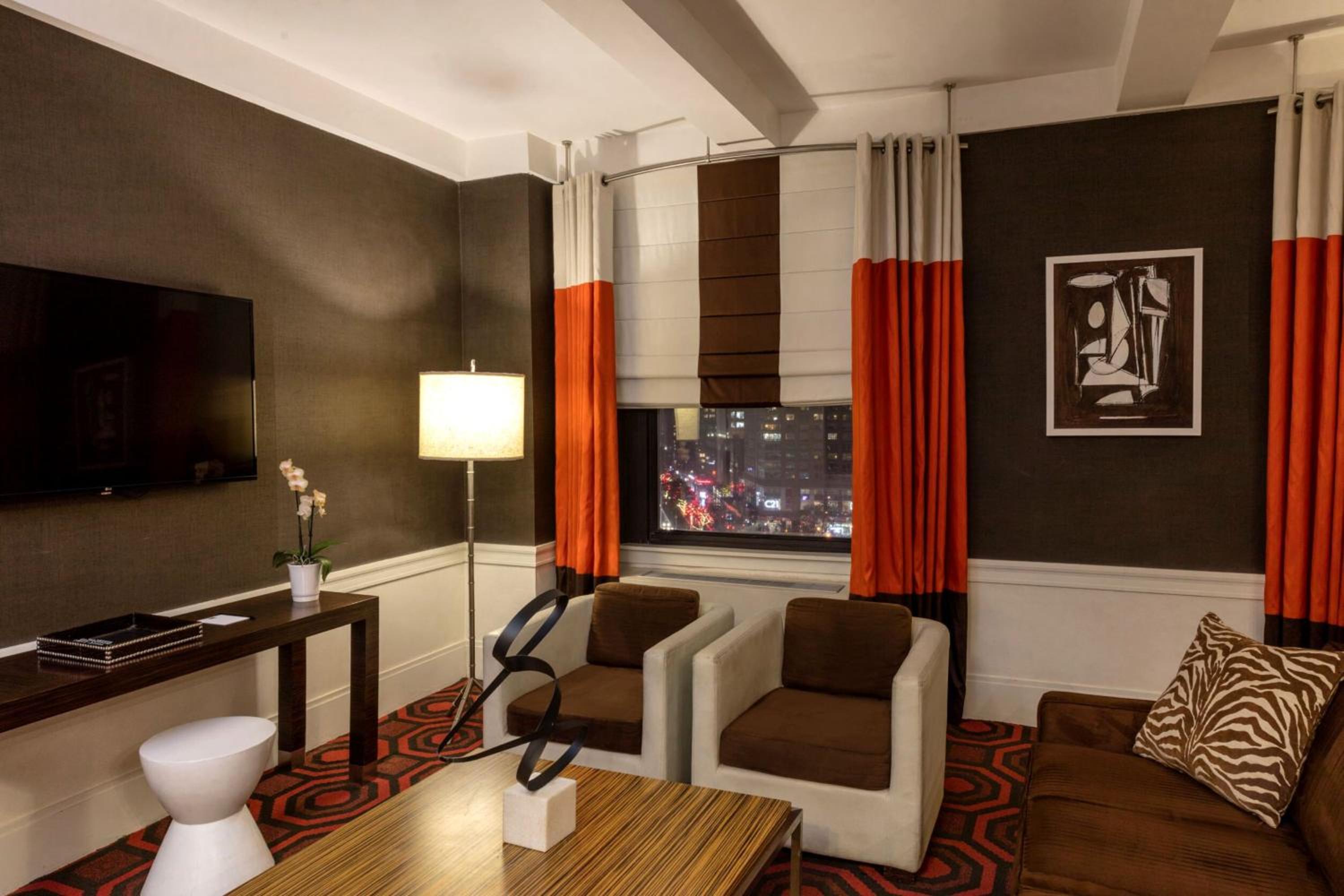 Empire Hotel 62