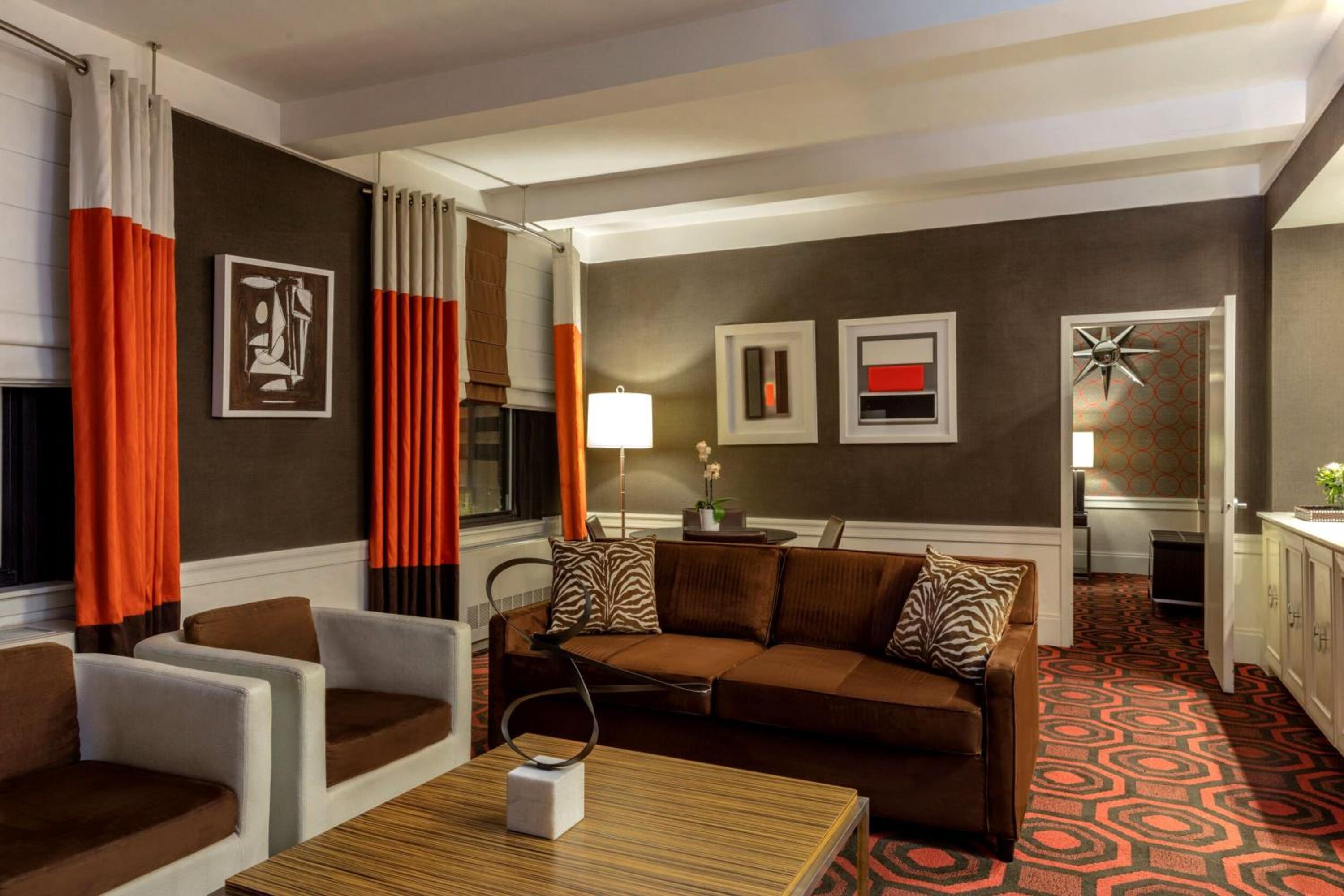 Empire Hotel 23