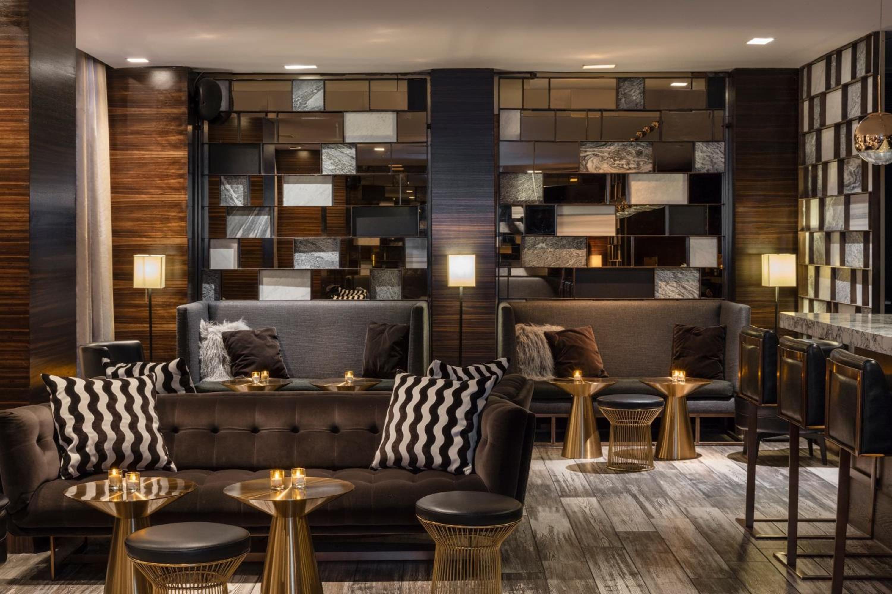 Empire Hotel 58