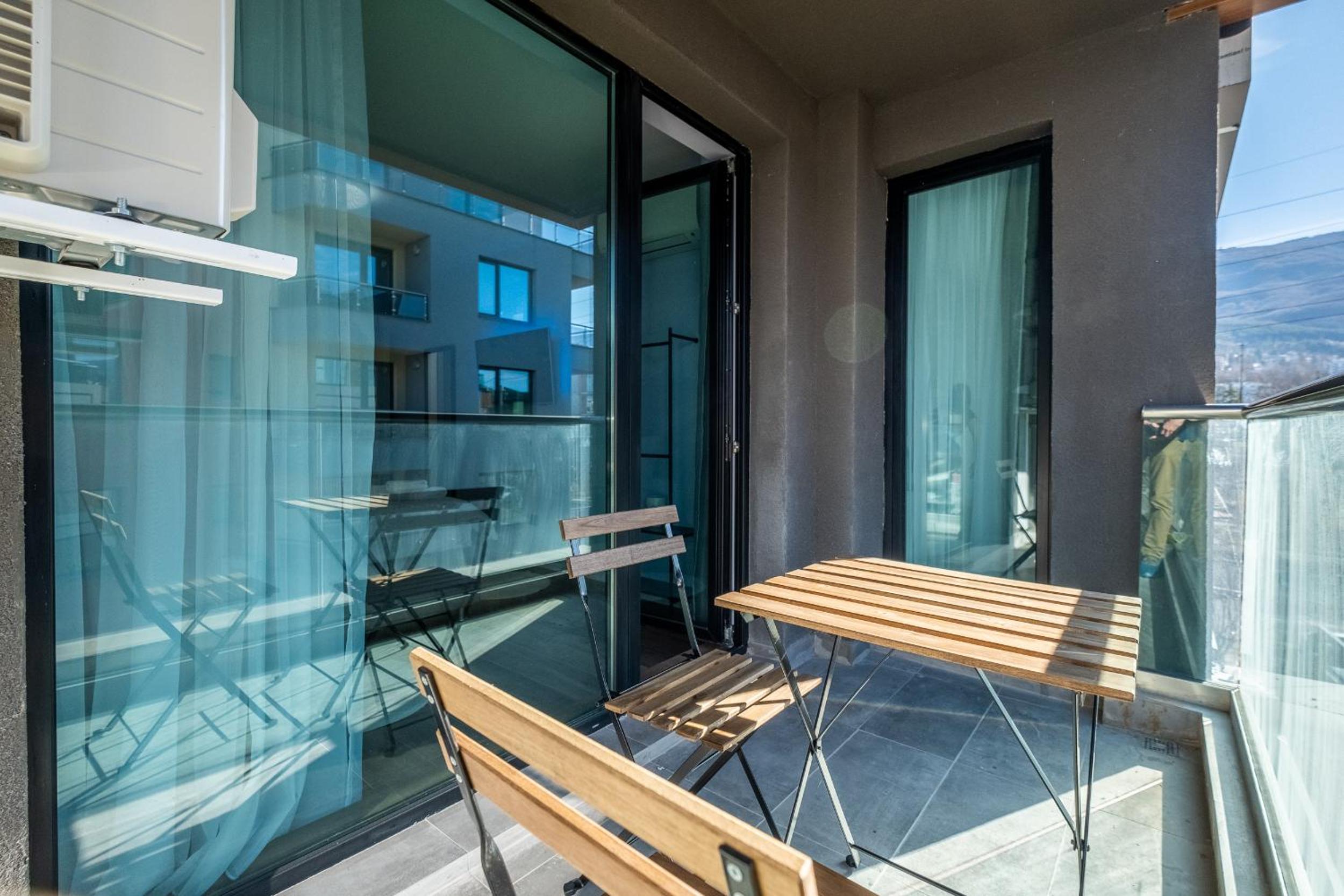 Emirates Luxury Apartment Free Parking Terrace