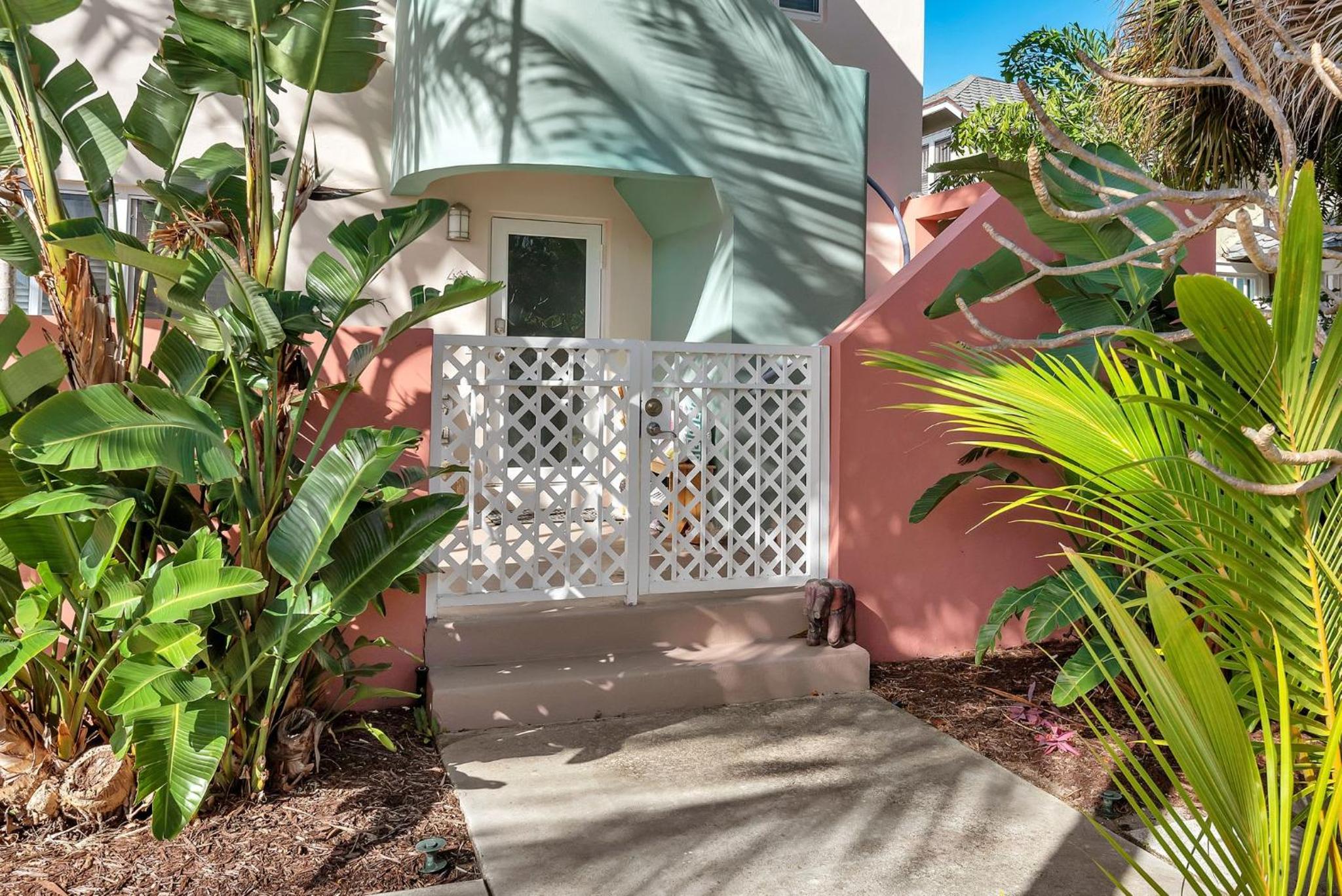 Art Deco Pool house mile and a half to beach Pets Welcome view 4