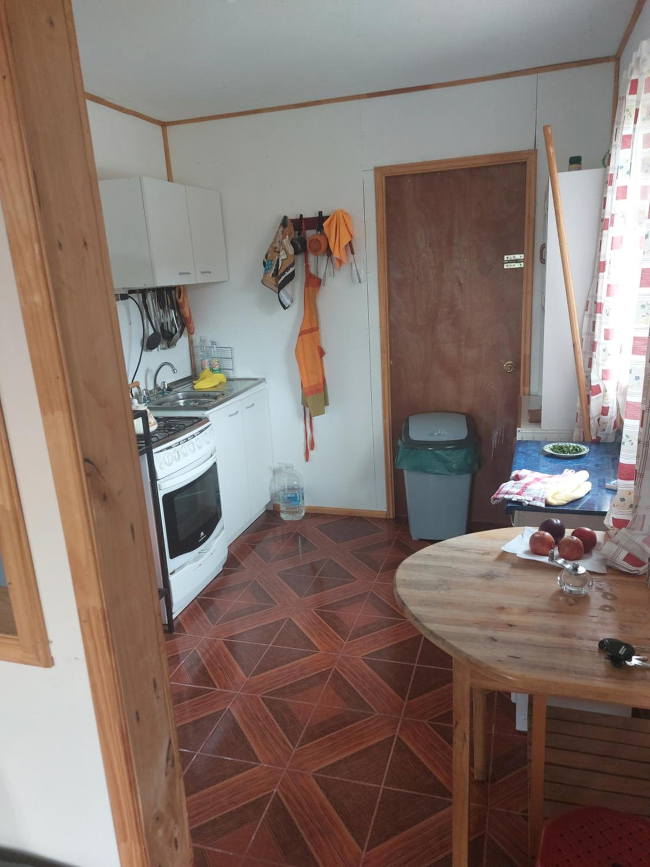 casa a 13km de coyhaique camino lago atravesado últimos 300 metros para vehículos 4x4