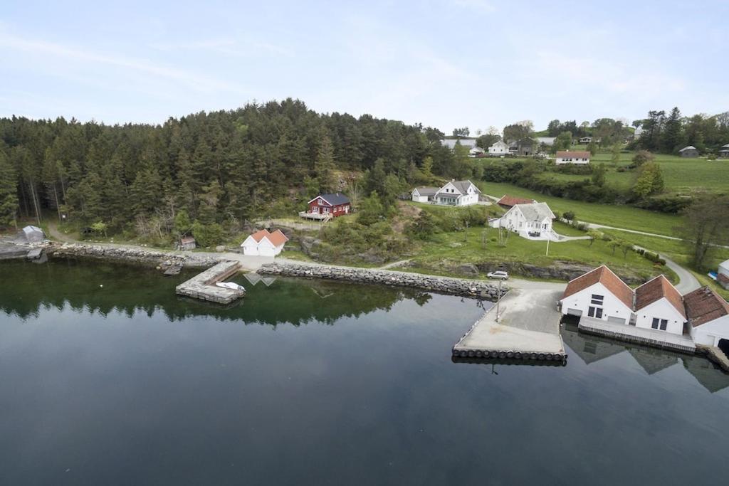 House by the sea - 3 bedrooms and possibility to rent a boat view 3
