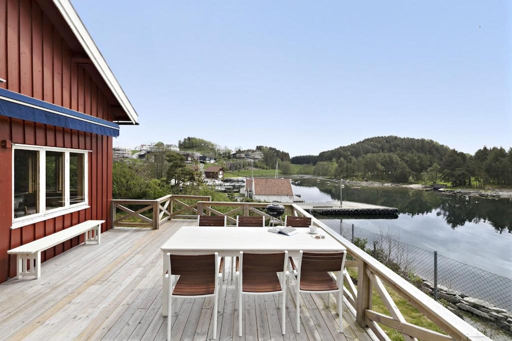 House by the sea - 3 bedrooms and possibility to rent a boat view 4