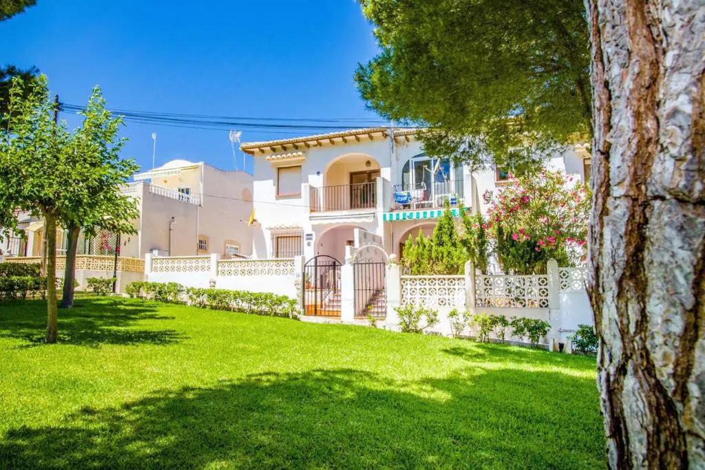 Apartament Casa del Gato Rojo , communal swimming pool , terrace with barbecue view 2