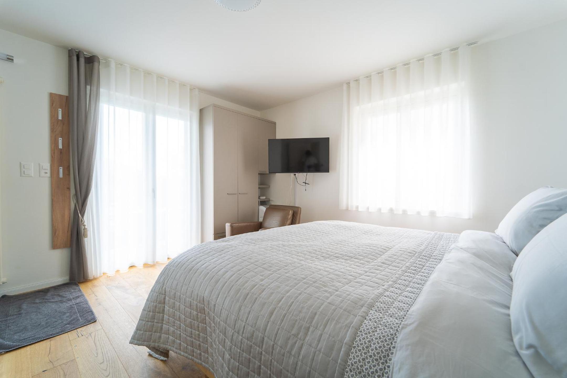 Swiss Blue Residence. Apartment Lake Paradise