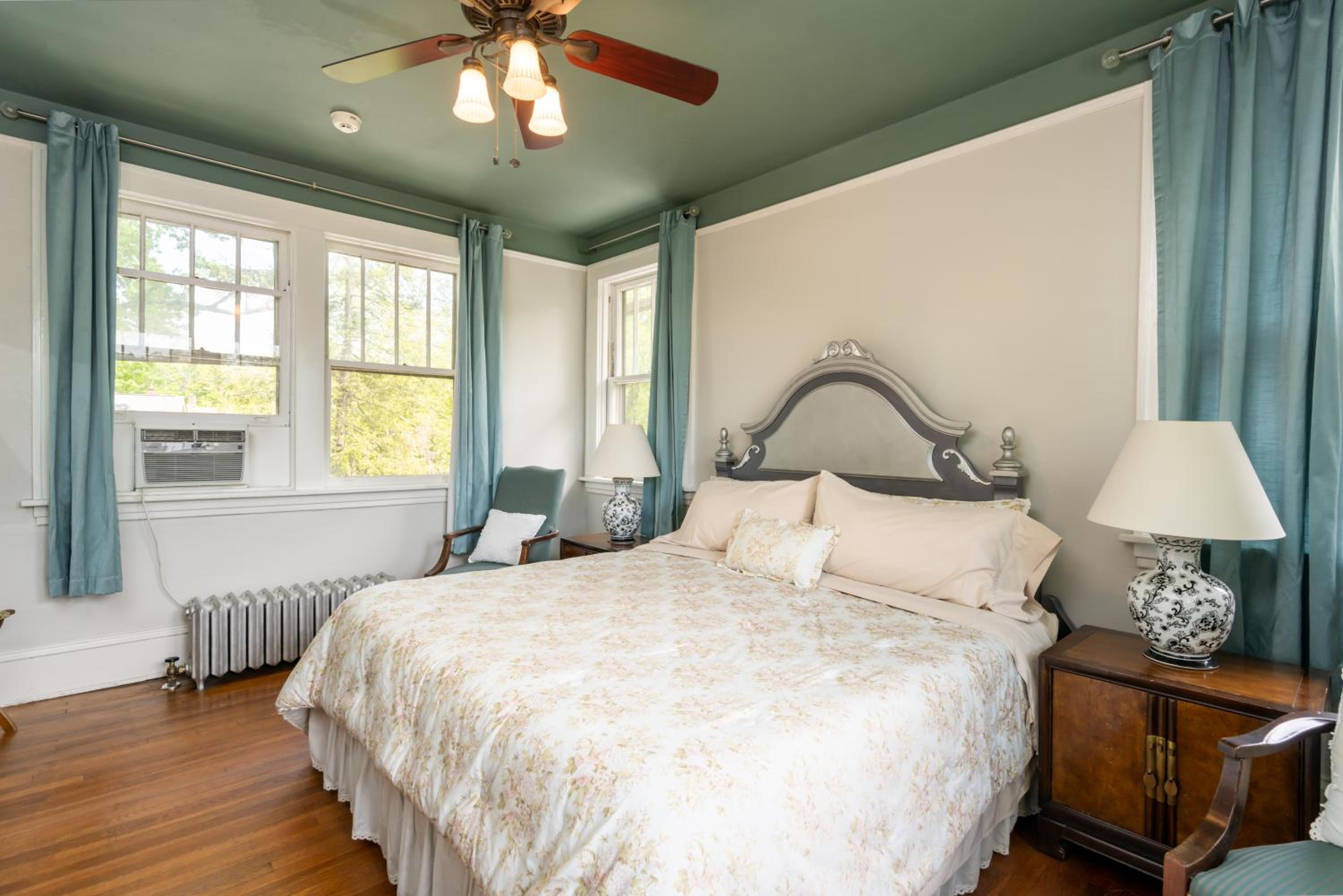 Sweet Biscuit Inn