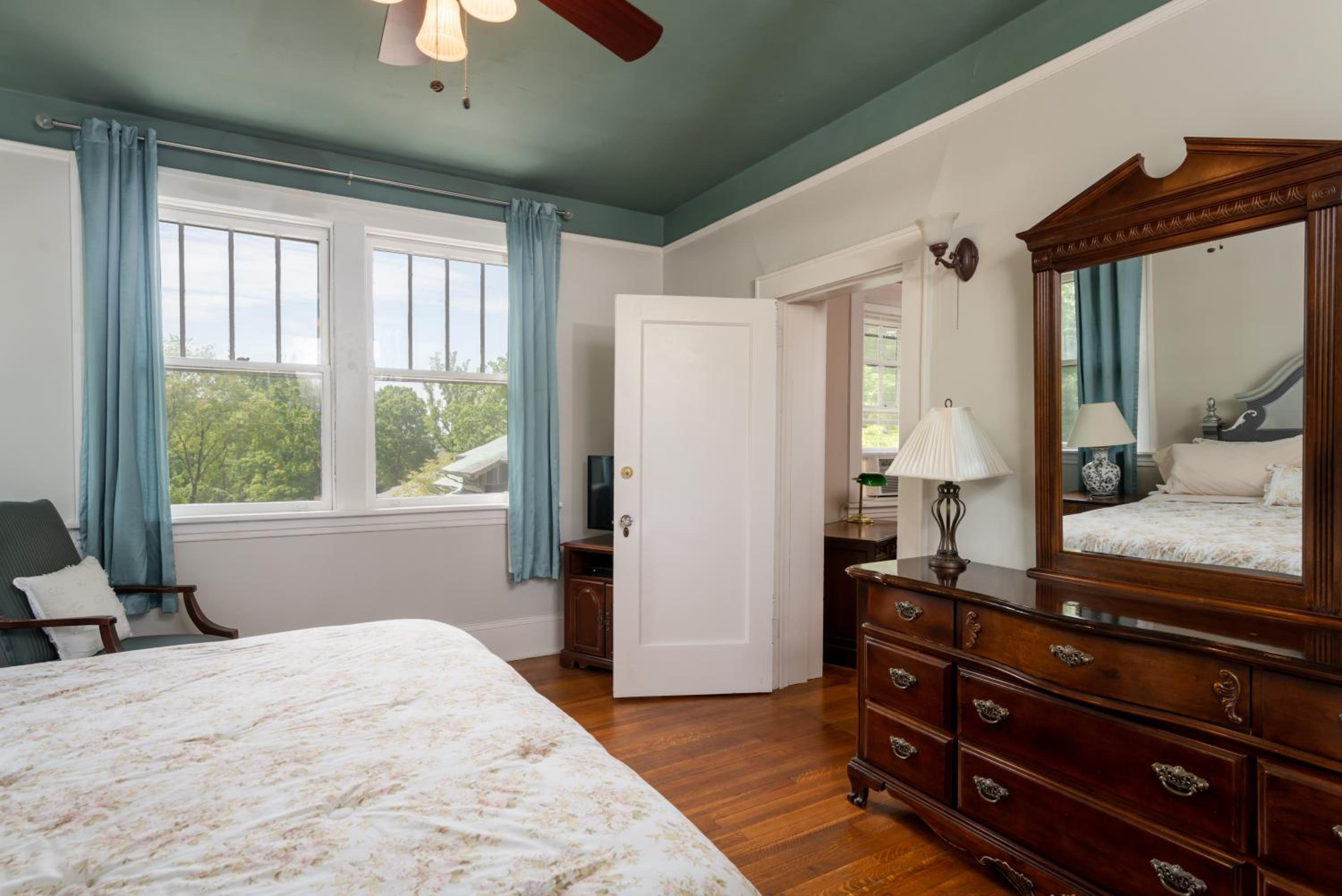 Sweet Biscuit Inn