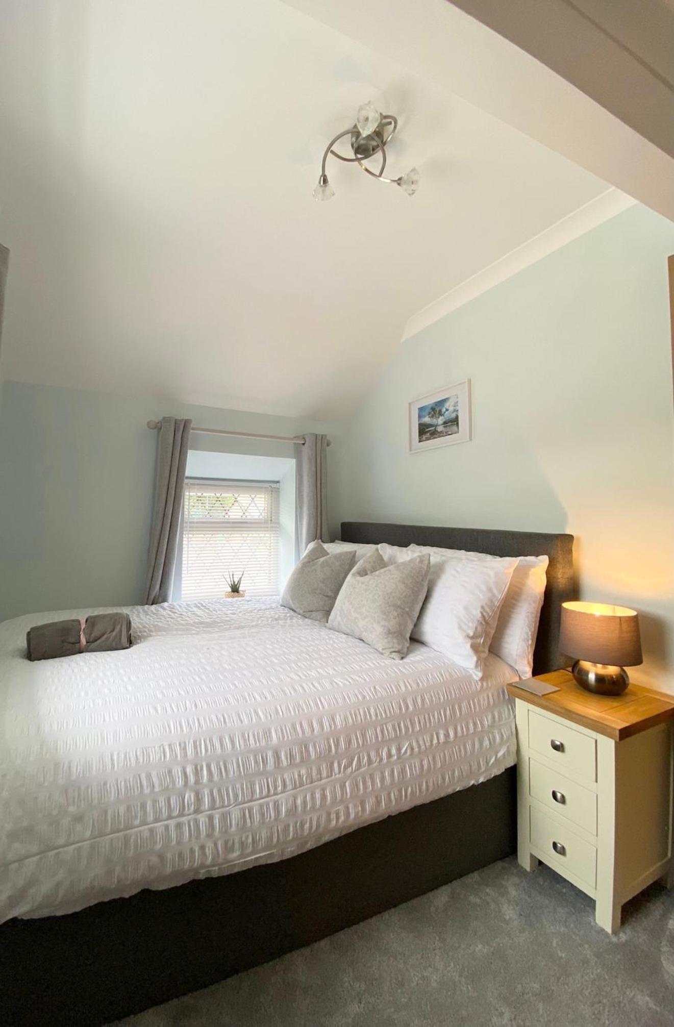 Modern 4-bed Cottage Llanwrst Town Centre & Parking - Snowdonia! near Betws-y-Coed view 2