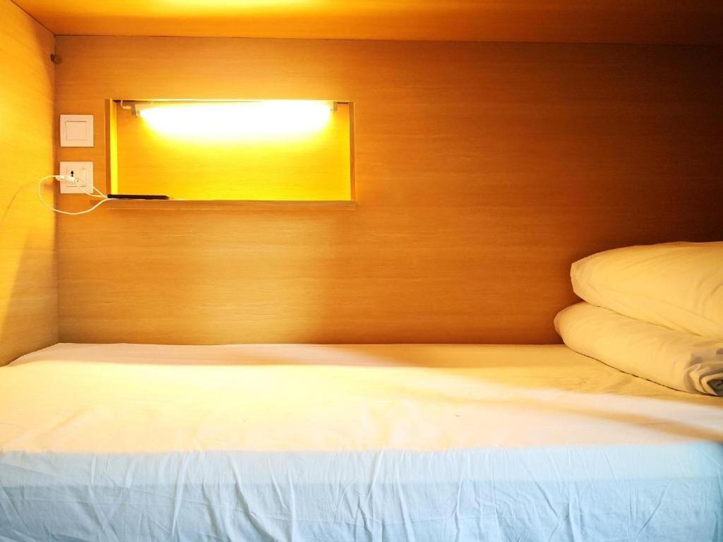 Chinatown Hostel by Mingle - Rooftop Private Jacuzzi with Bar