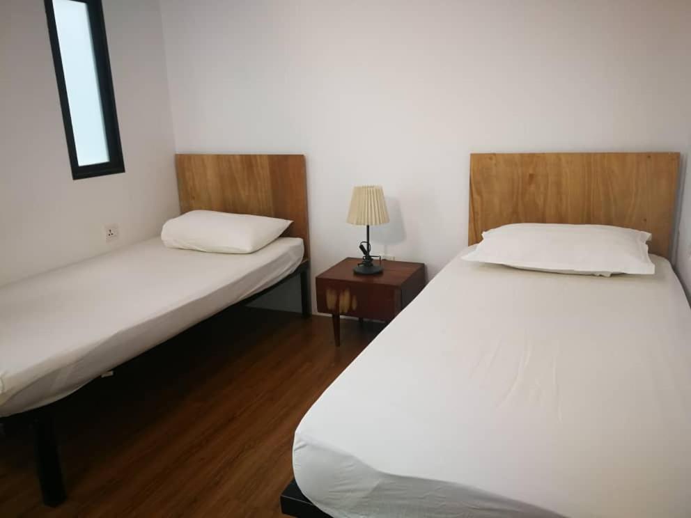 Chinatown Hostel by Mingle - Rooftop Private Jacuzzi with Bar
