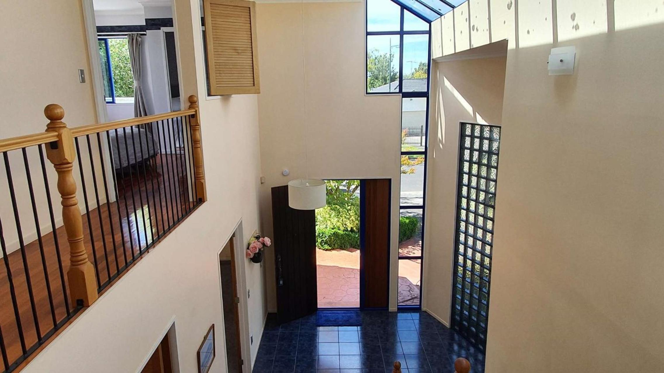 Legacy Big Family House with 5 Bedrooms view 2