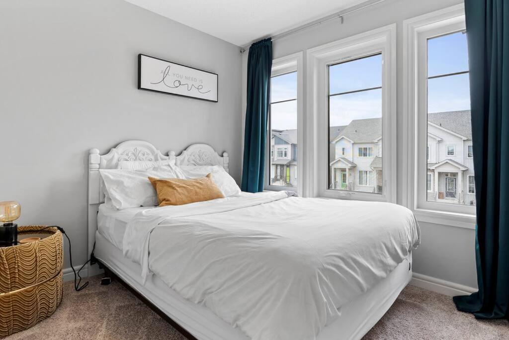 Cozy Home - 9mins to WEM -Foosball -Vintage arcade - Air conditioning