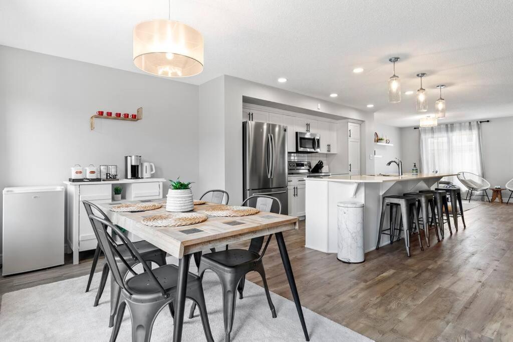 Cozy Home - 9mins to WEM -Foosball -Vintage arcade - Air conditioning