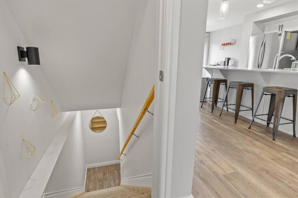 Cozy Home - 9mins to WEM -Foosball -Vintage arcade - Air conditioning