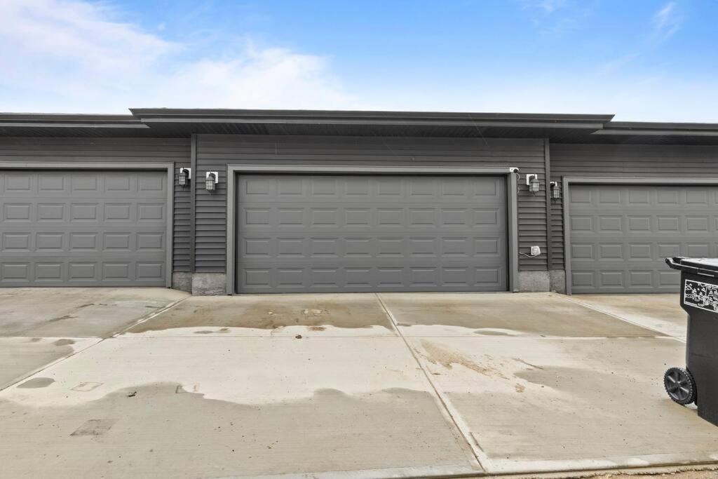 Cozy Home - 9mins to WEM -Foosball -Vintage arcade - Air conditioning