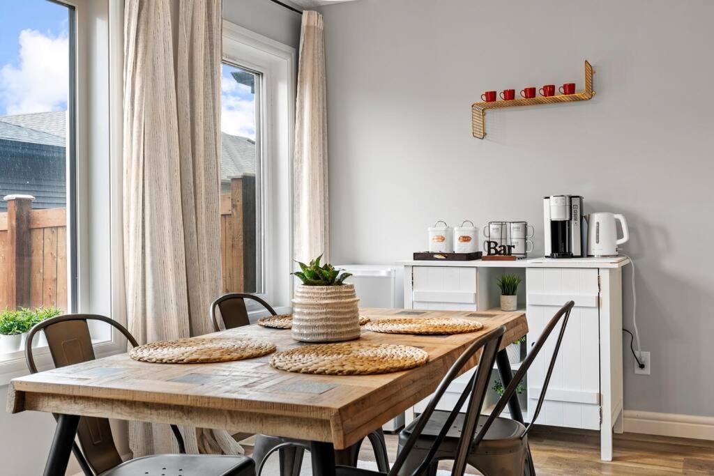 Cozy Home - 9mins to WEM -Foosball -Vintage arcade - Air conditioning