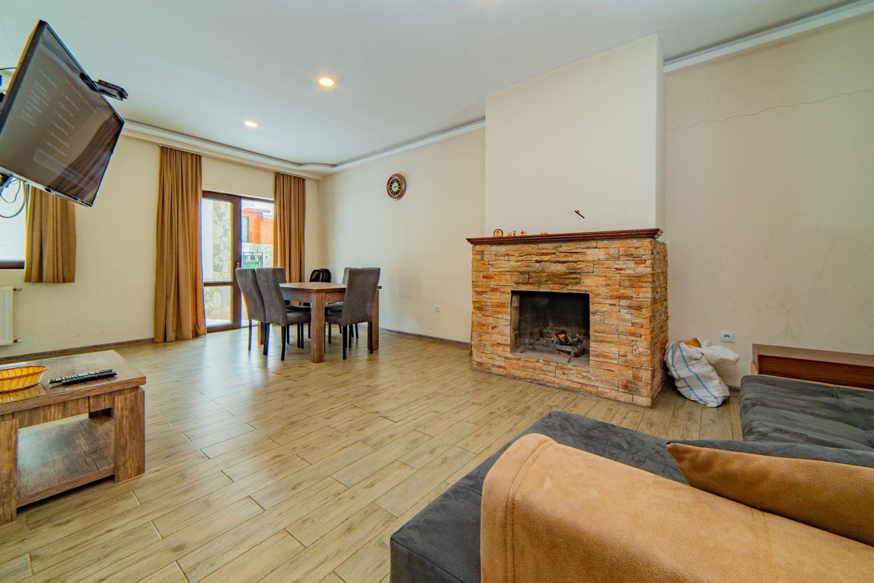 Gio’s Family house view 3