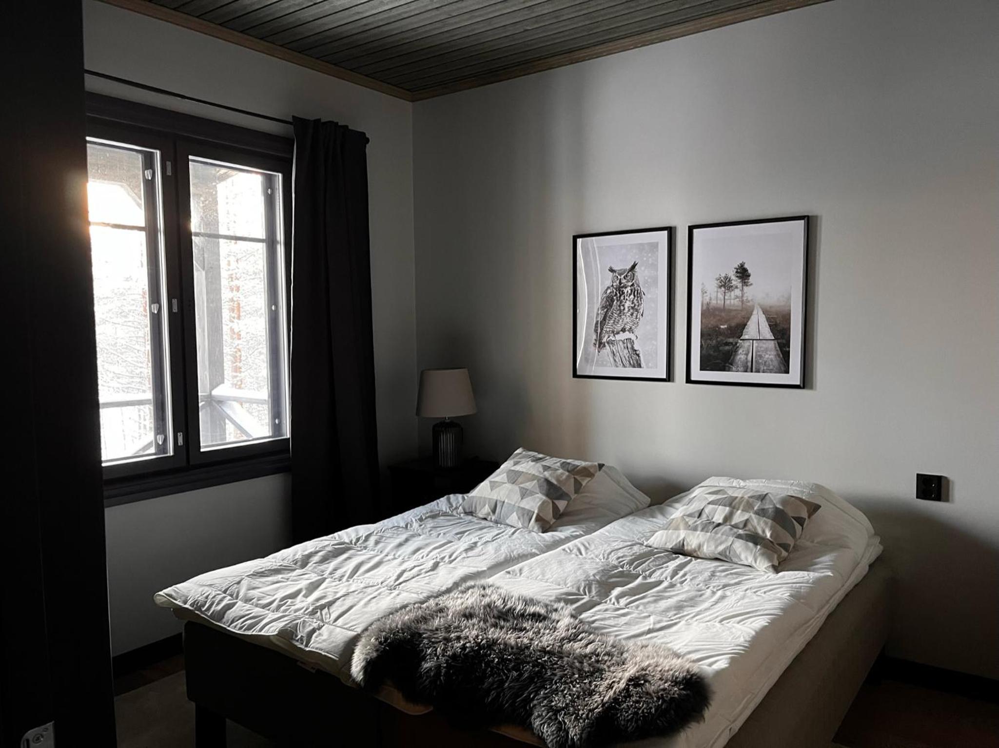 Porthos Ski-in Lodge with private hot tub and sauna in Lapland