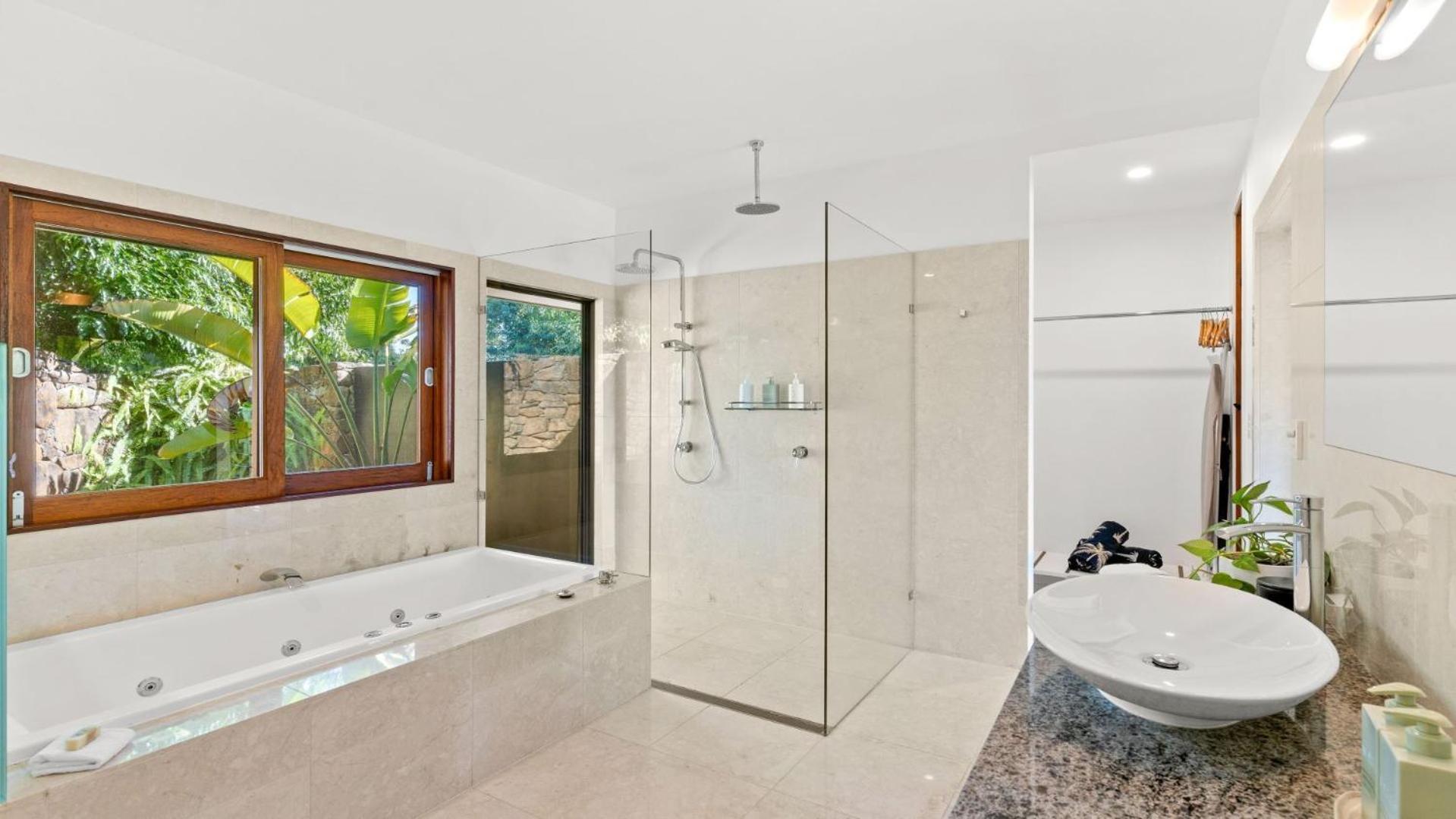 Cape Vue Byron view 5