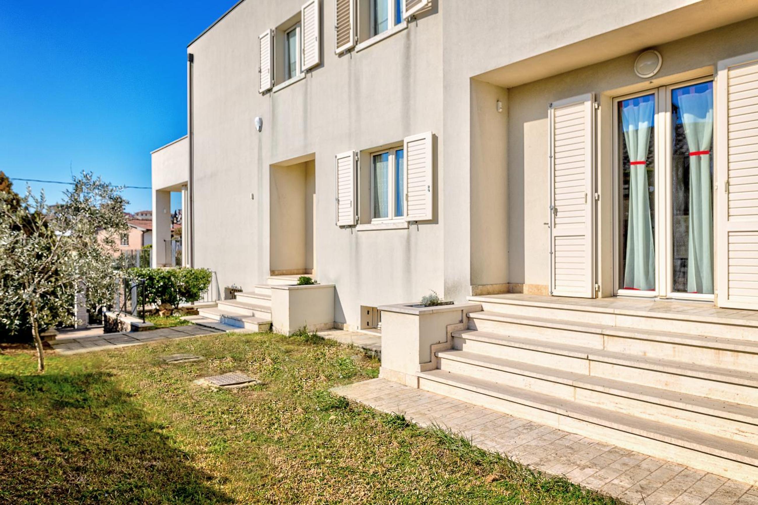 Villa Il Poggino - Modern House view 3