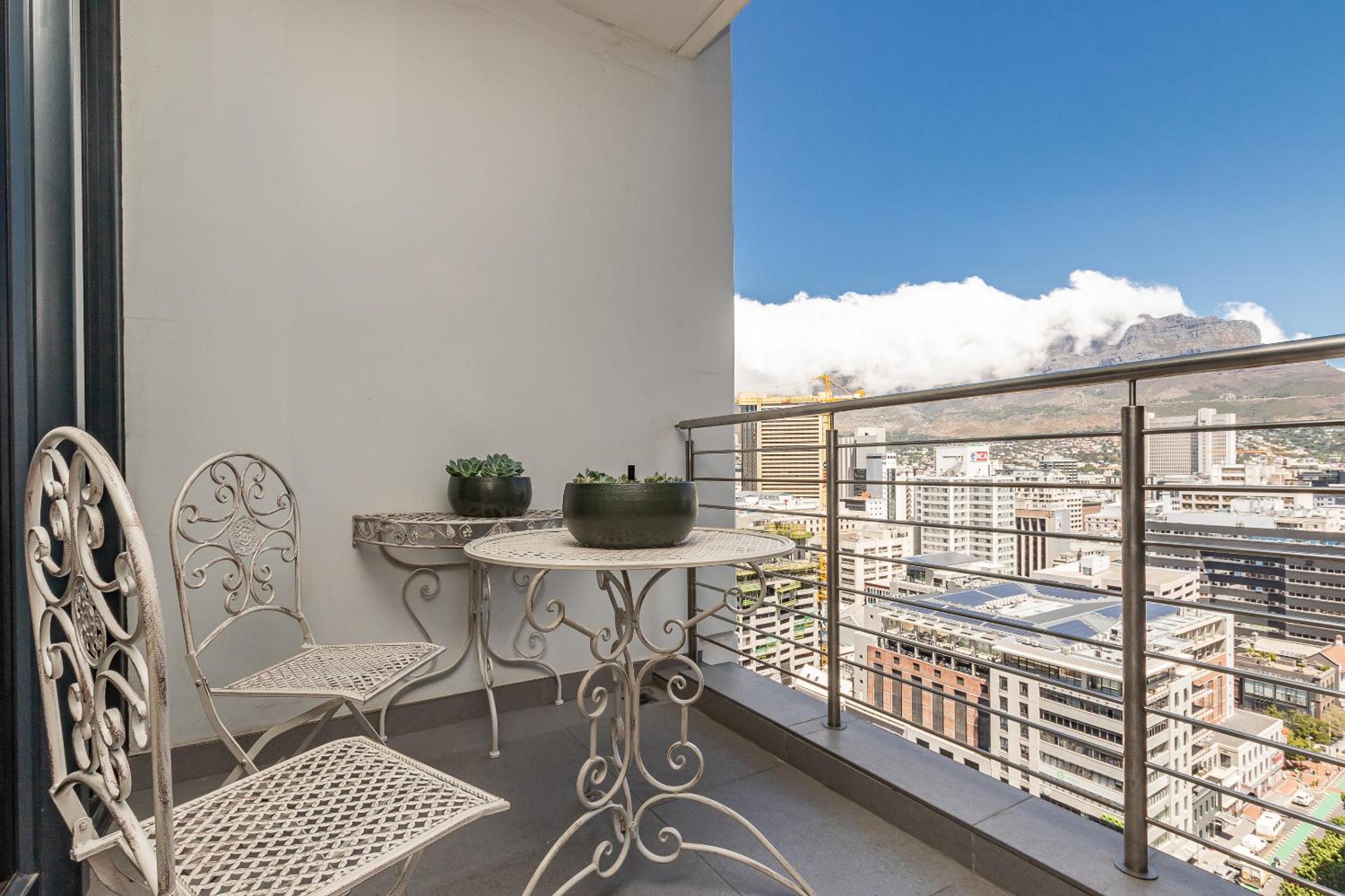 Beautiful Family Apartment with amazing views @ 16 on Bree view 4